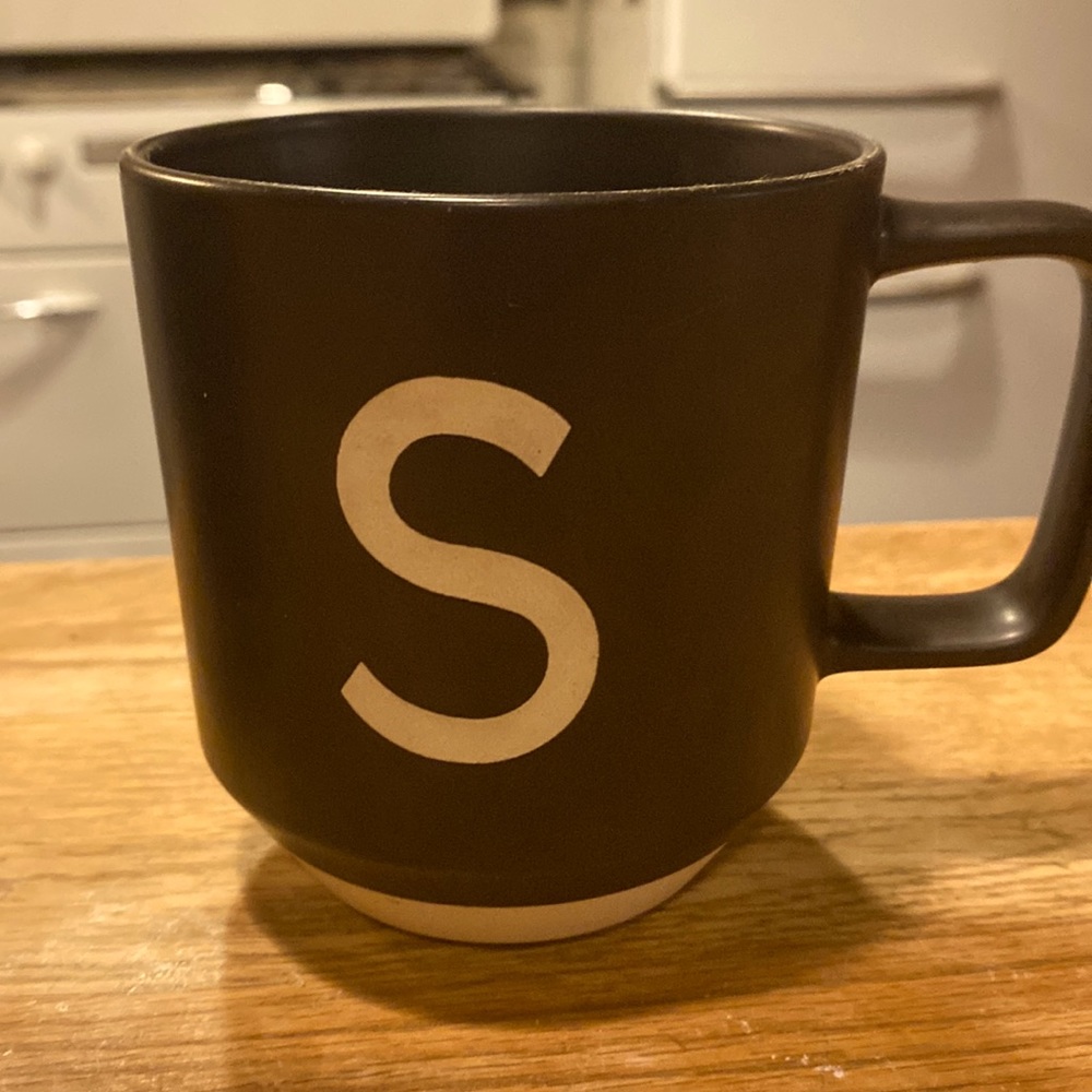 ISO project 62 coffee cup with initial P or F